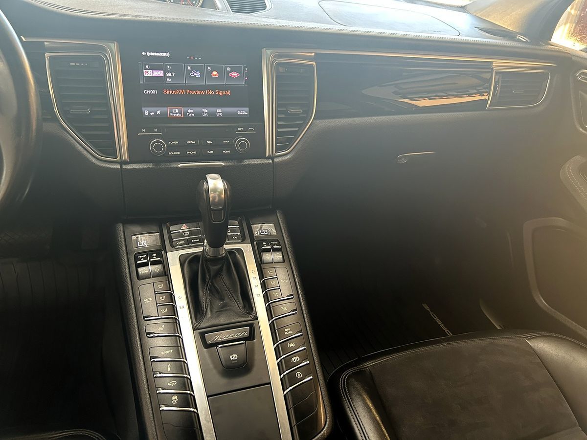 2017 Porsche Macan GTS - Photo 18