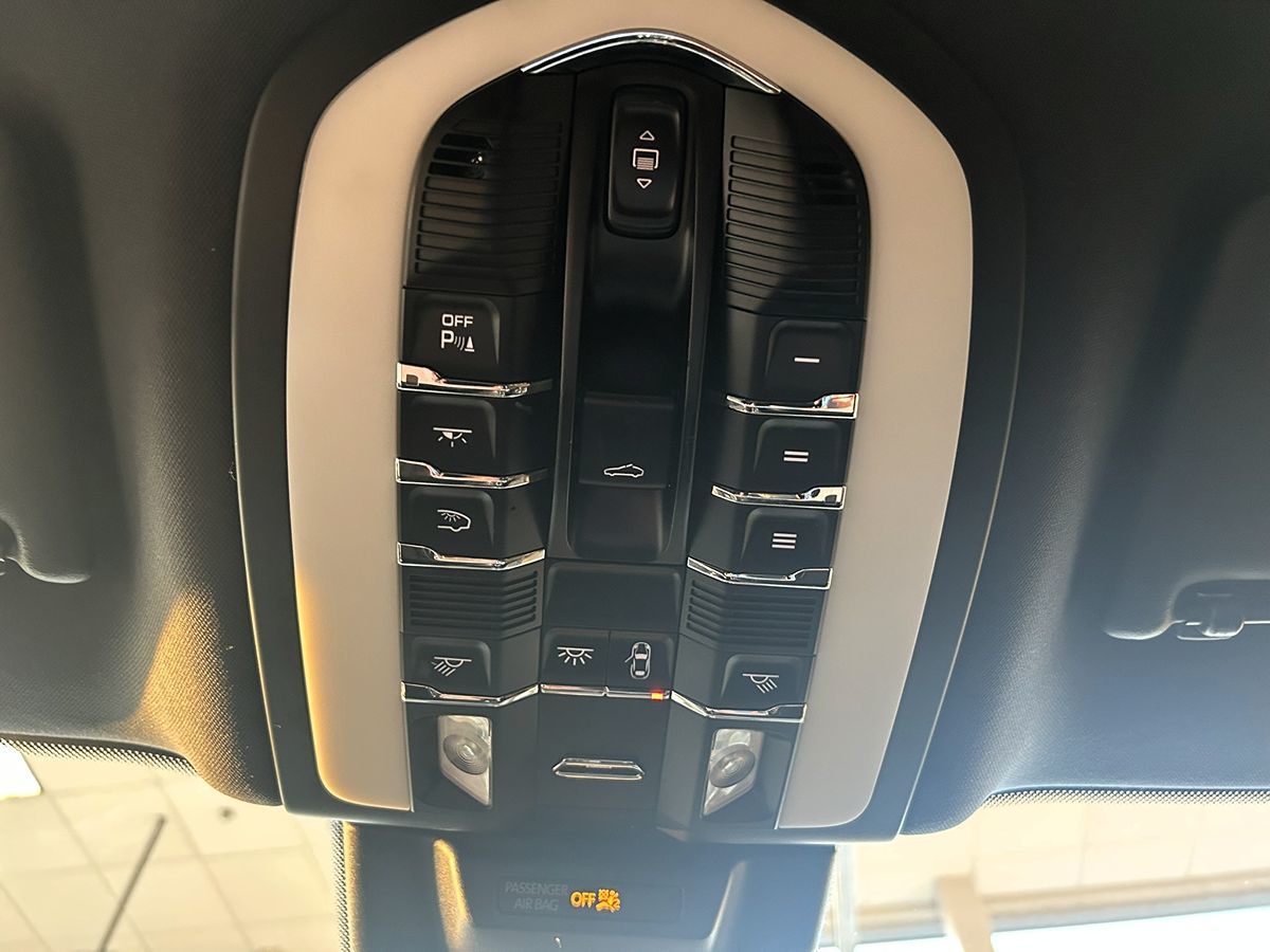 2017 Porsche Macan GTS photo 36