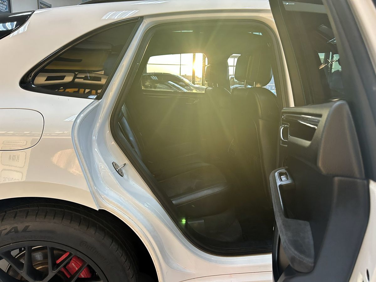 2017 Porsche Macan GTS photo 42