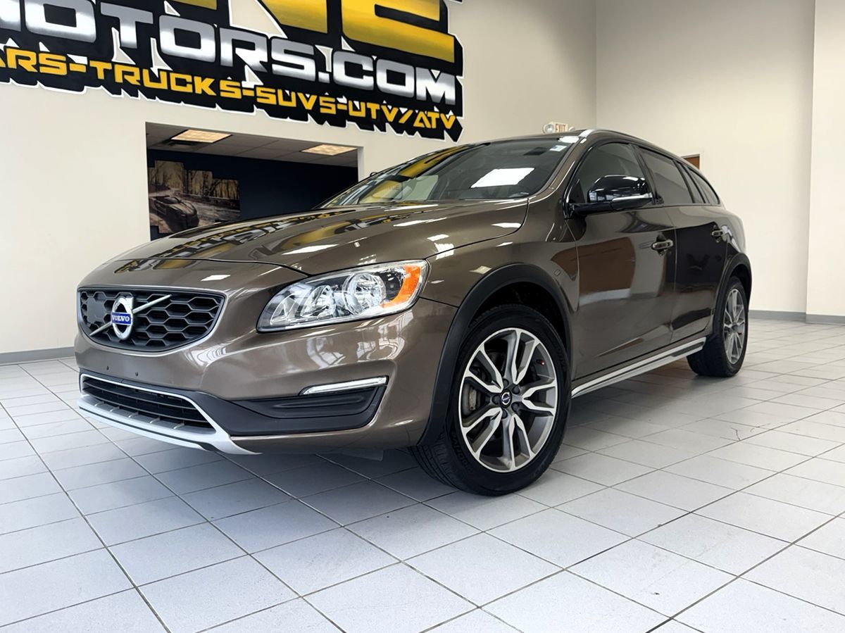 2018 Volvo V60 Cross Country photo 2