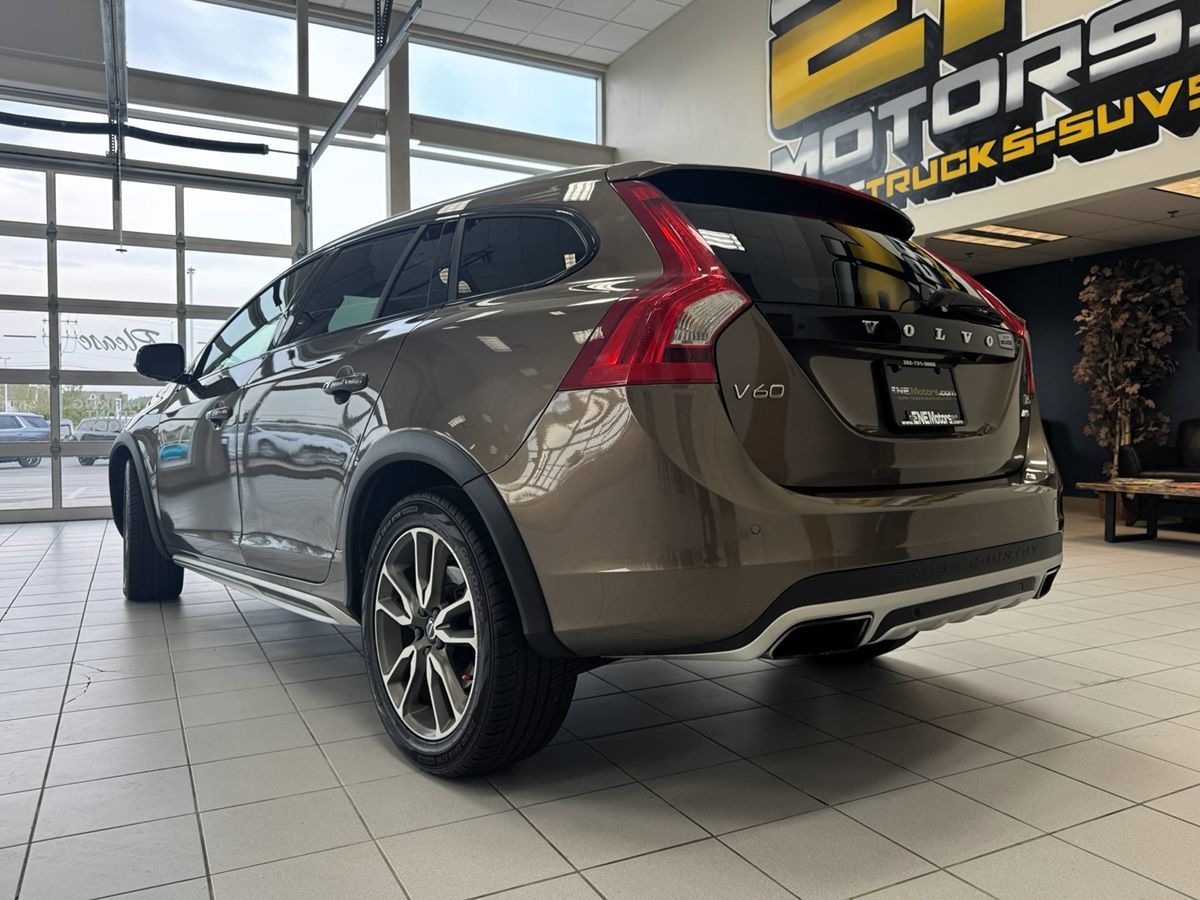 2018 Volvo V60 Cross Country photo 4
