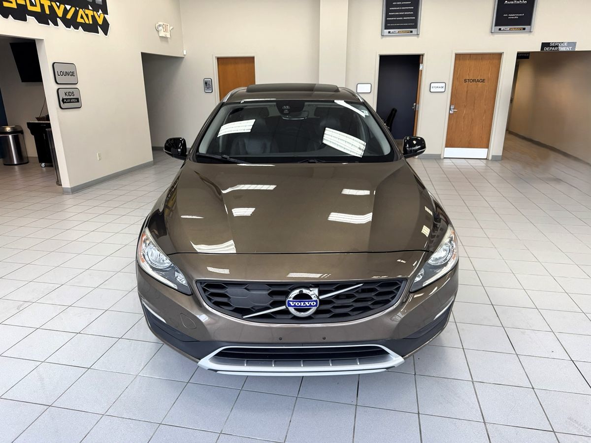 2018 Volvo V60 Cross Country photo 5