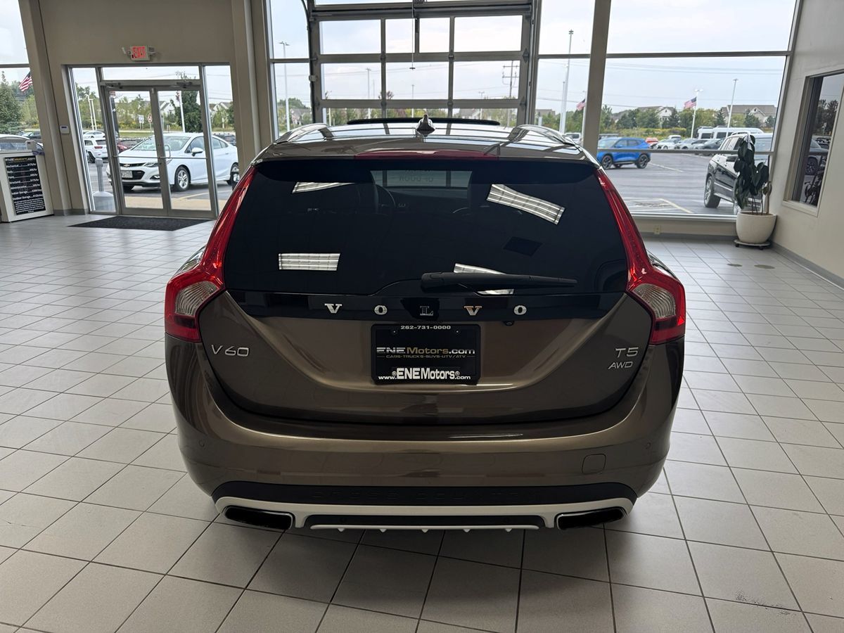 2018 Volvo V60 Cross Country photo 7