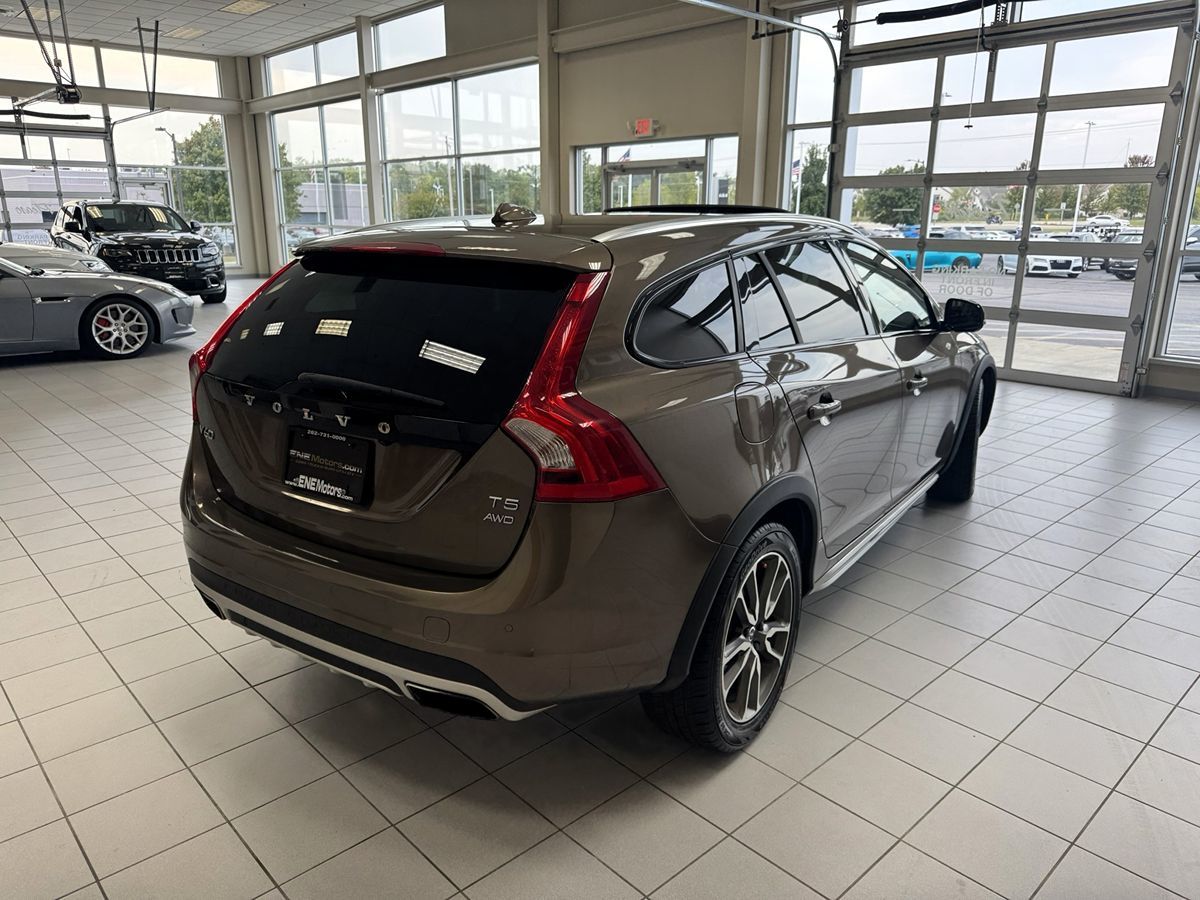 2018 Volvo V60 Cross Country photo 11
