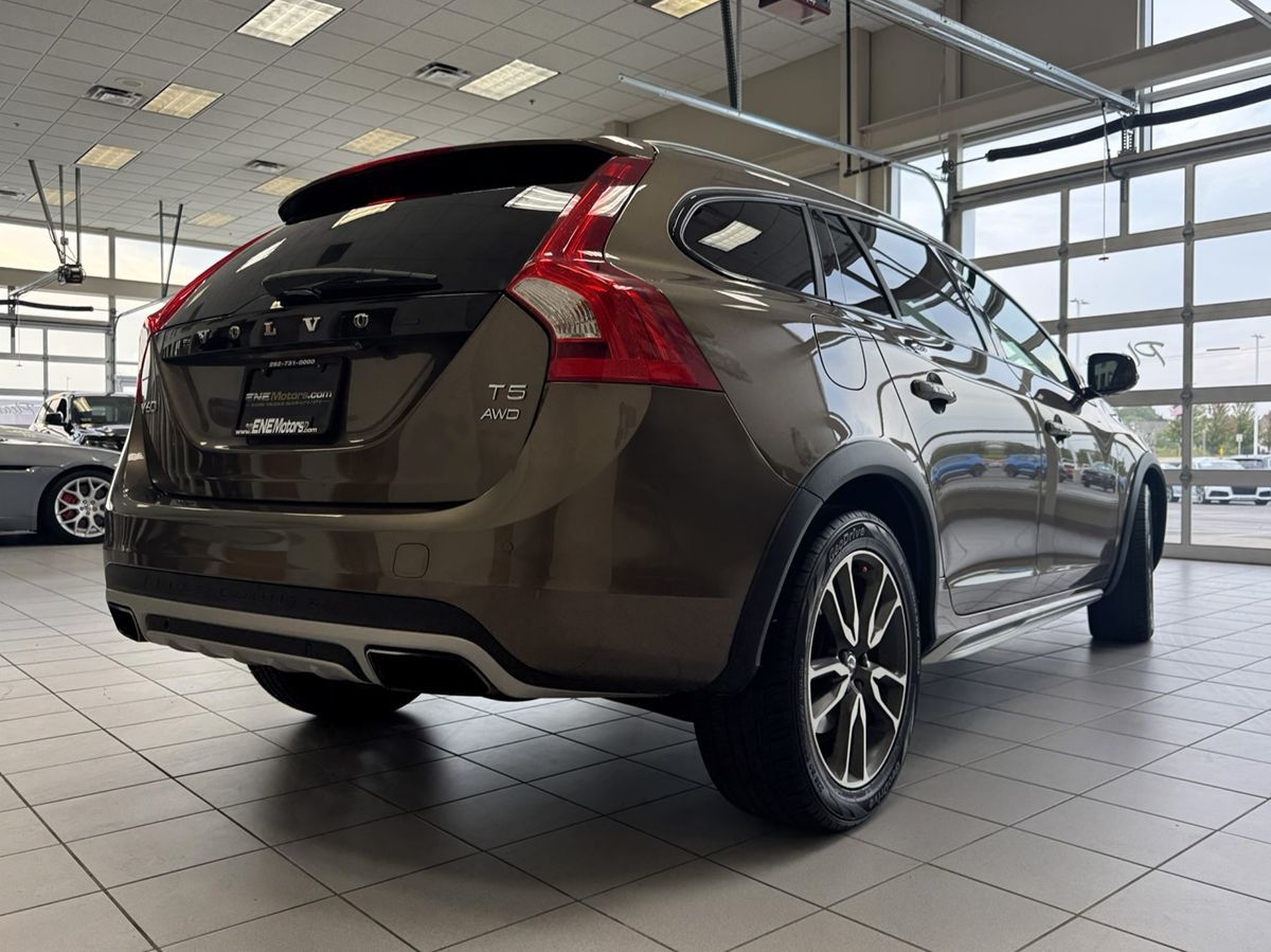 2018 Volvo V60 Cross Country photo 12