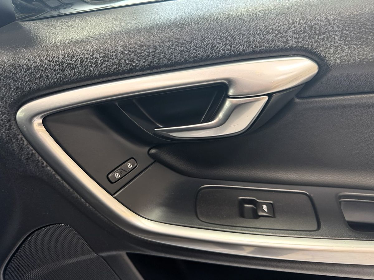 2018 Volvo V60 Cross Country photo 19