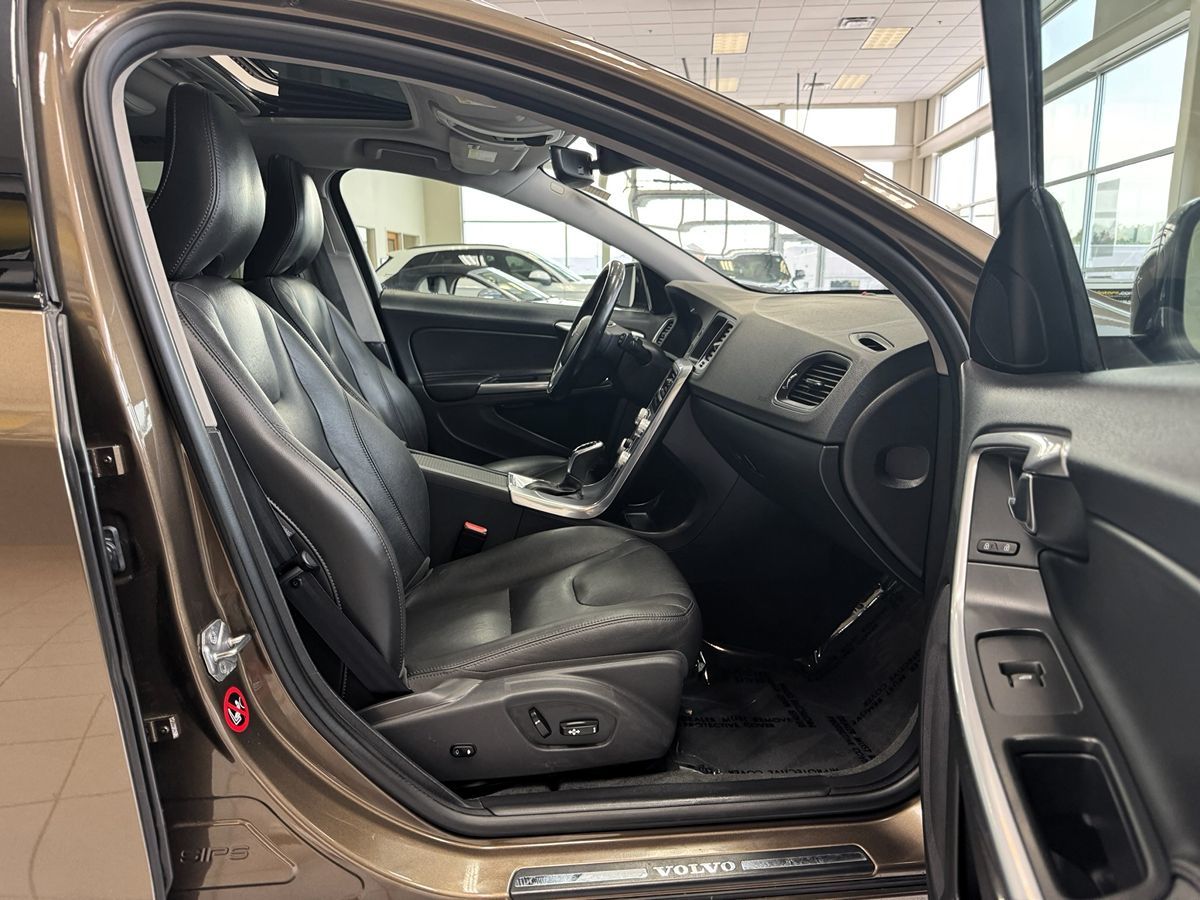 2018 Volvo V60 Cross Country photo 20
