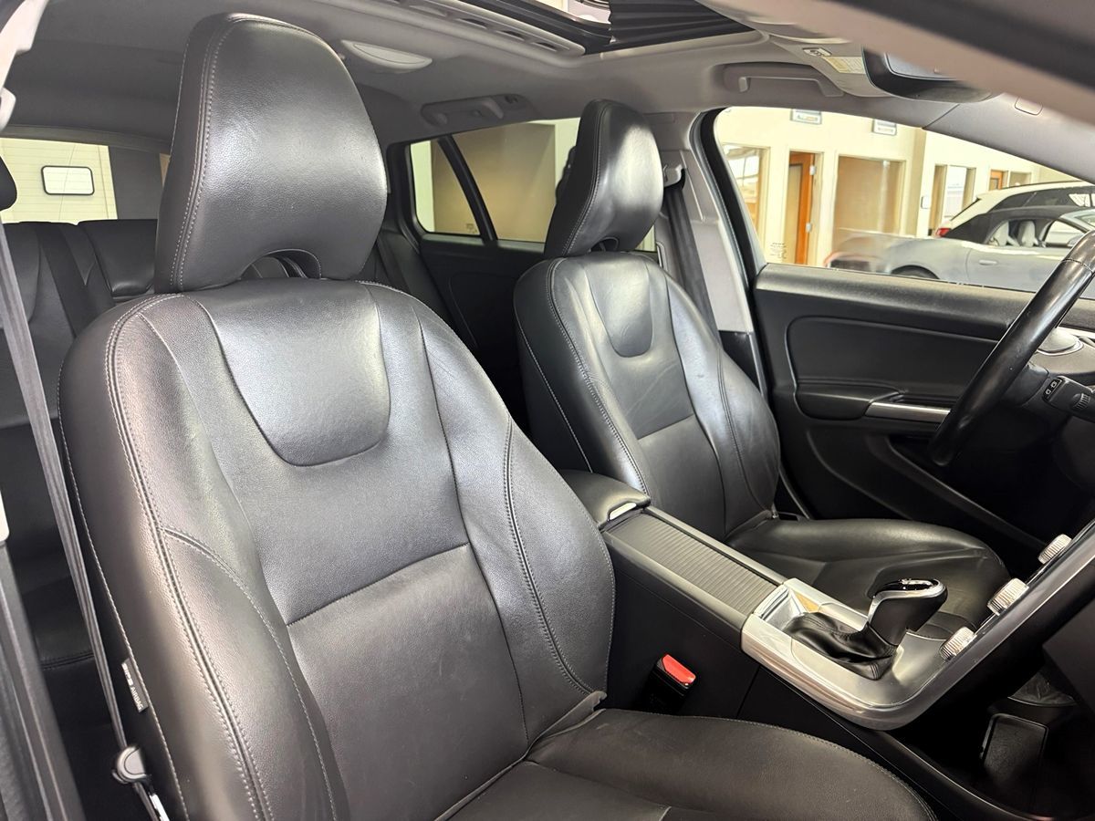 2018 Volvo V60 Cross Country photo 22