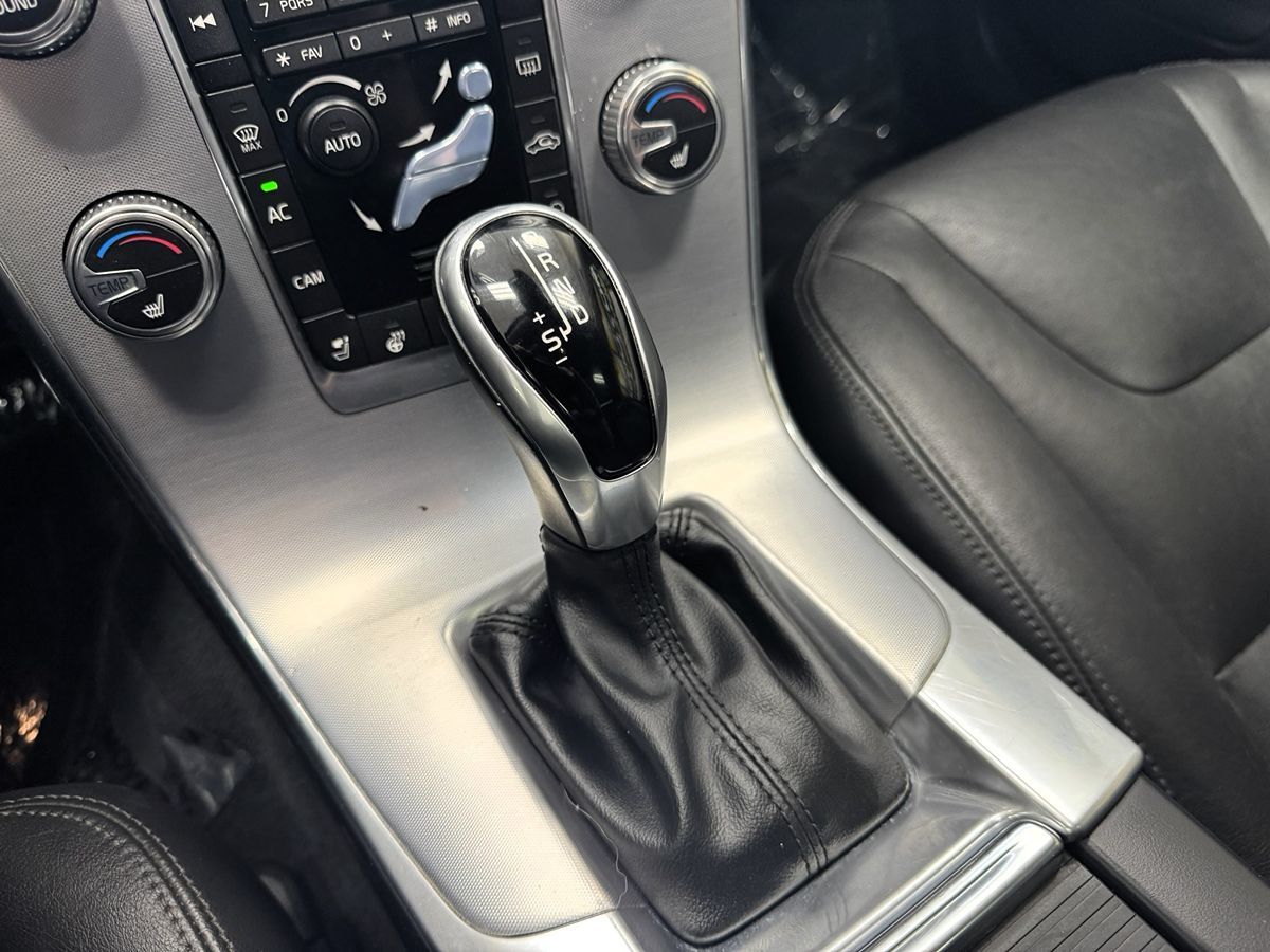 2018 Volvo V60 Cross Country photo 30