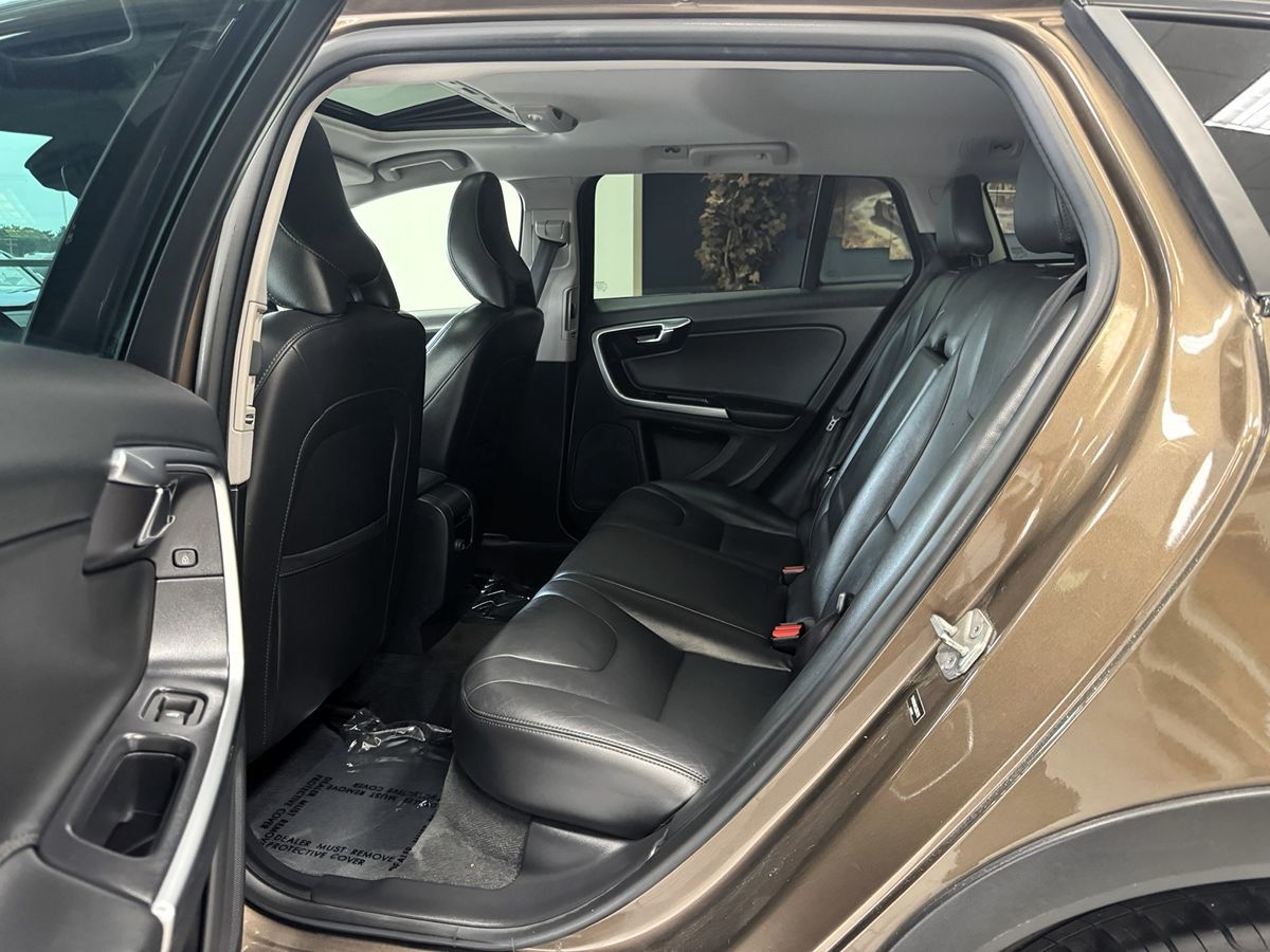 2018 Volvo V60 Cross Country photo 40