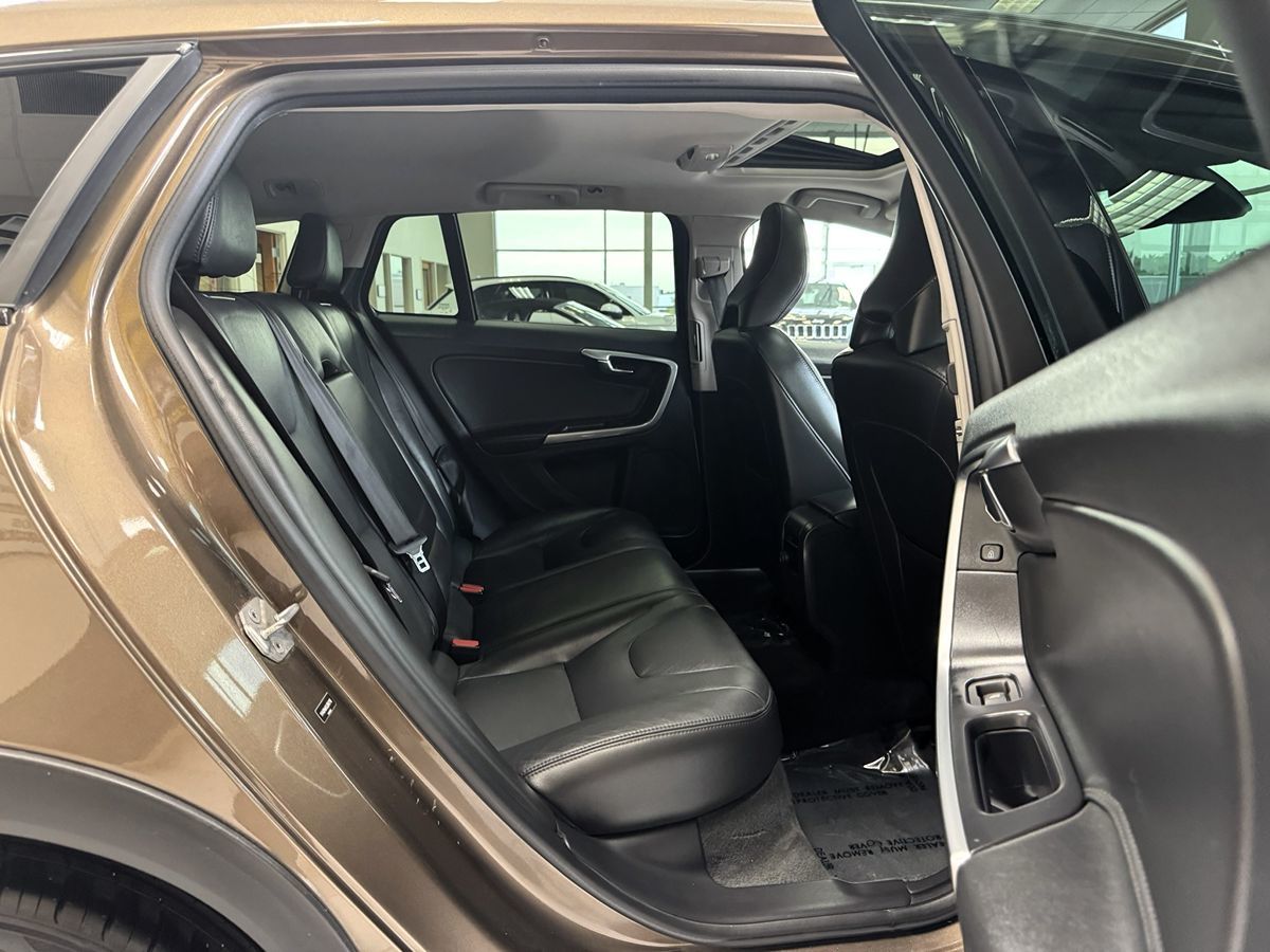 2018 Volvo V60 Cross Country photo 45