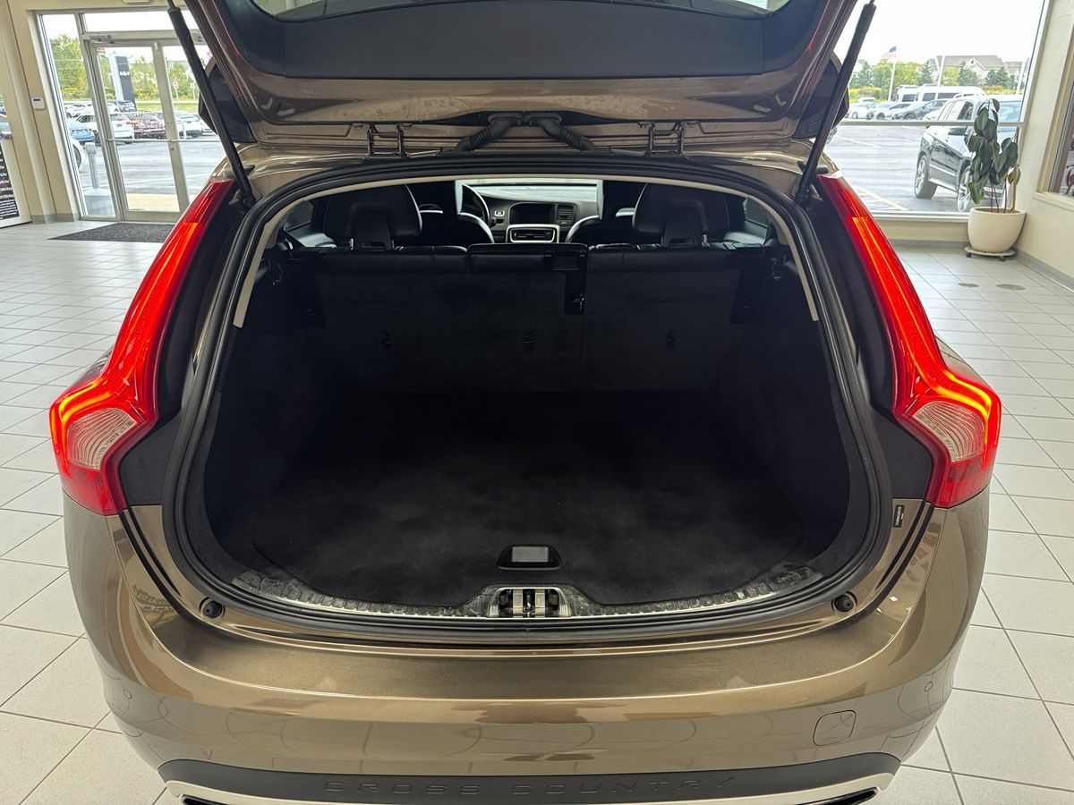 2018 Volvo V60 Cross Country photo 49