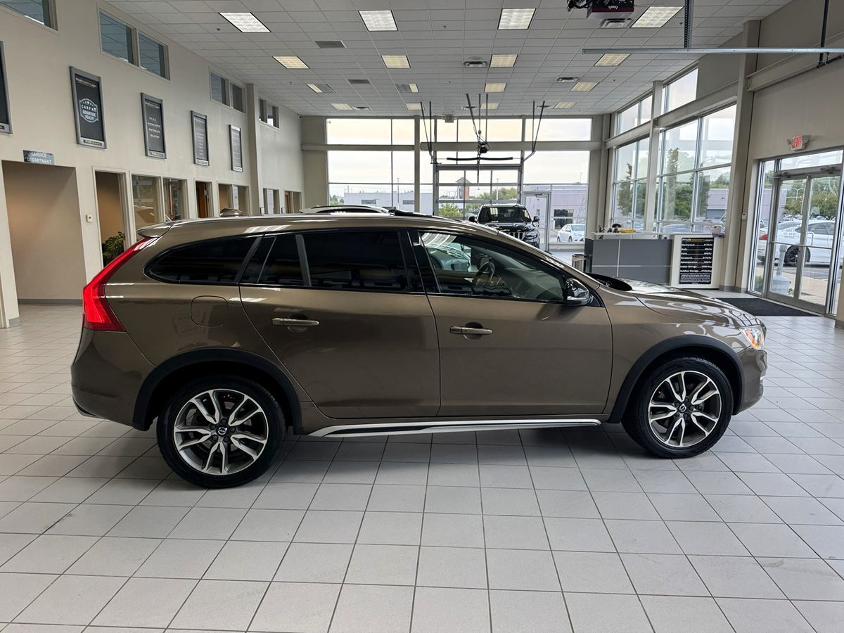 2018 Volvo V60 Cross Country photo 56