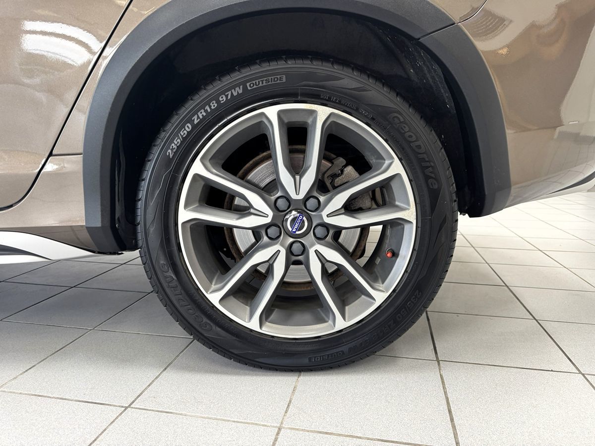 2018 Volvo V60 Cross Country photo 62