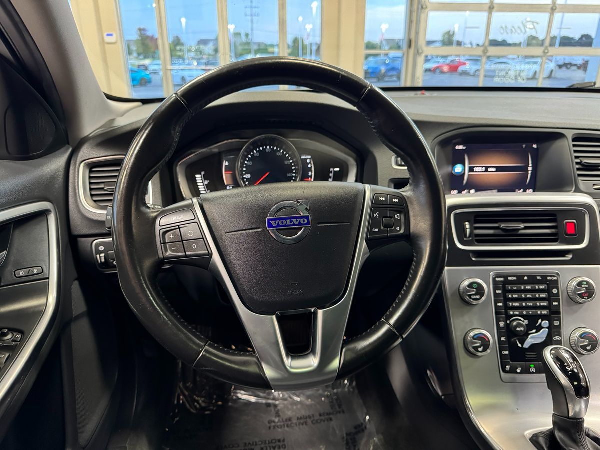 2018 Volvo V60 Cross Country photo 33