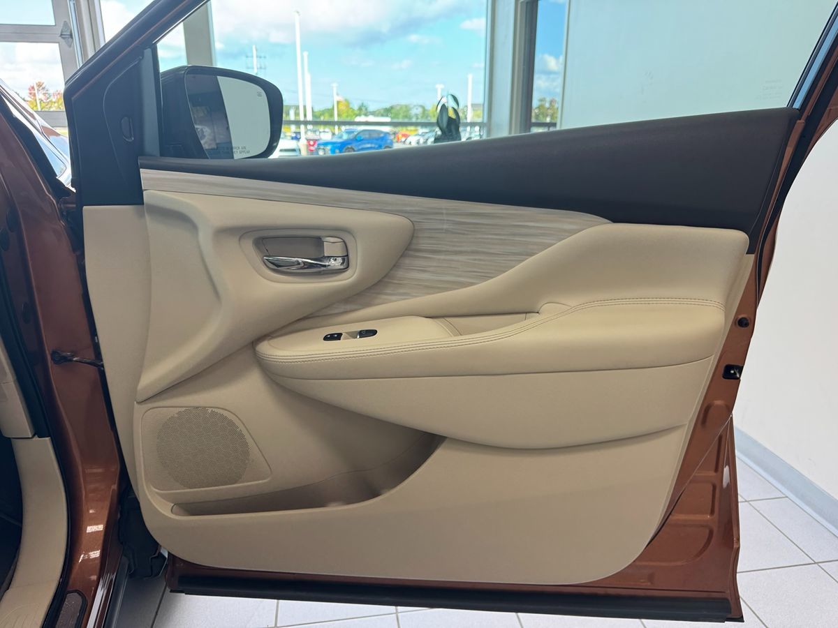 2017 Nissan Murano SL photo 14
