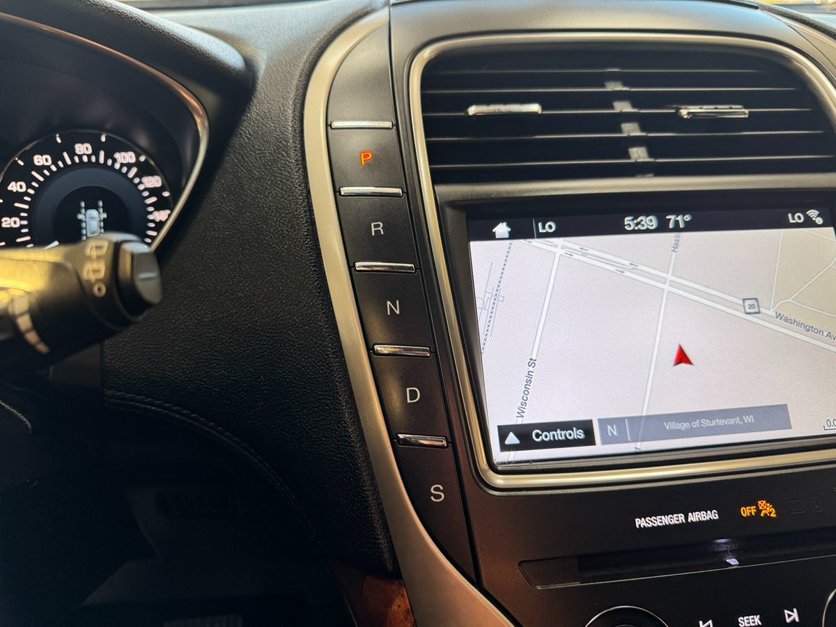 2017 Lincoln MKX Reserve photo 29