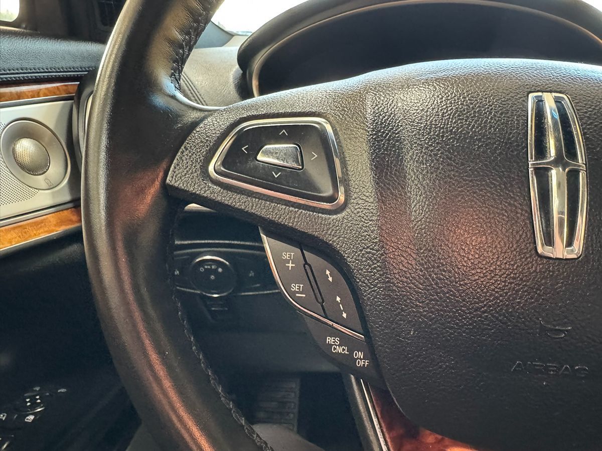 2017 Lincoln MKX Reserve photo 32