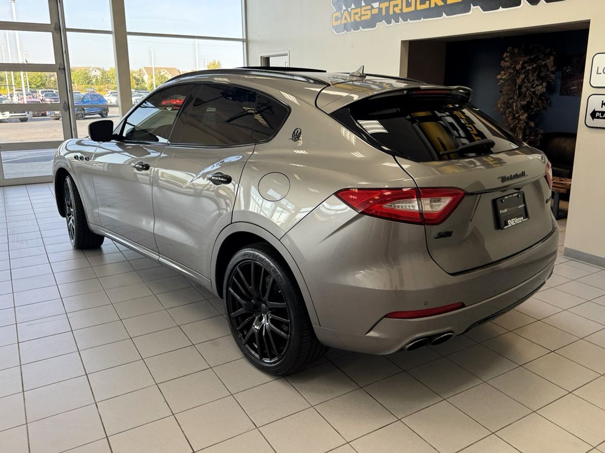 2017 Maserati Levante S photo 2