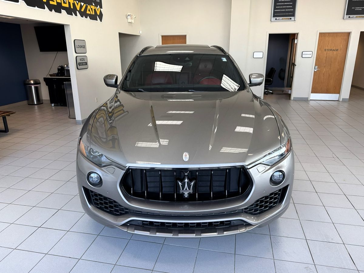 2017 Maserati Levante S photo 3