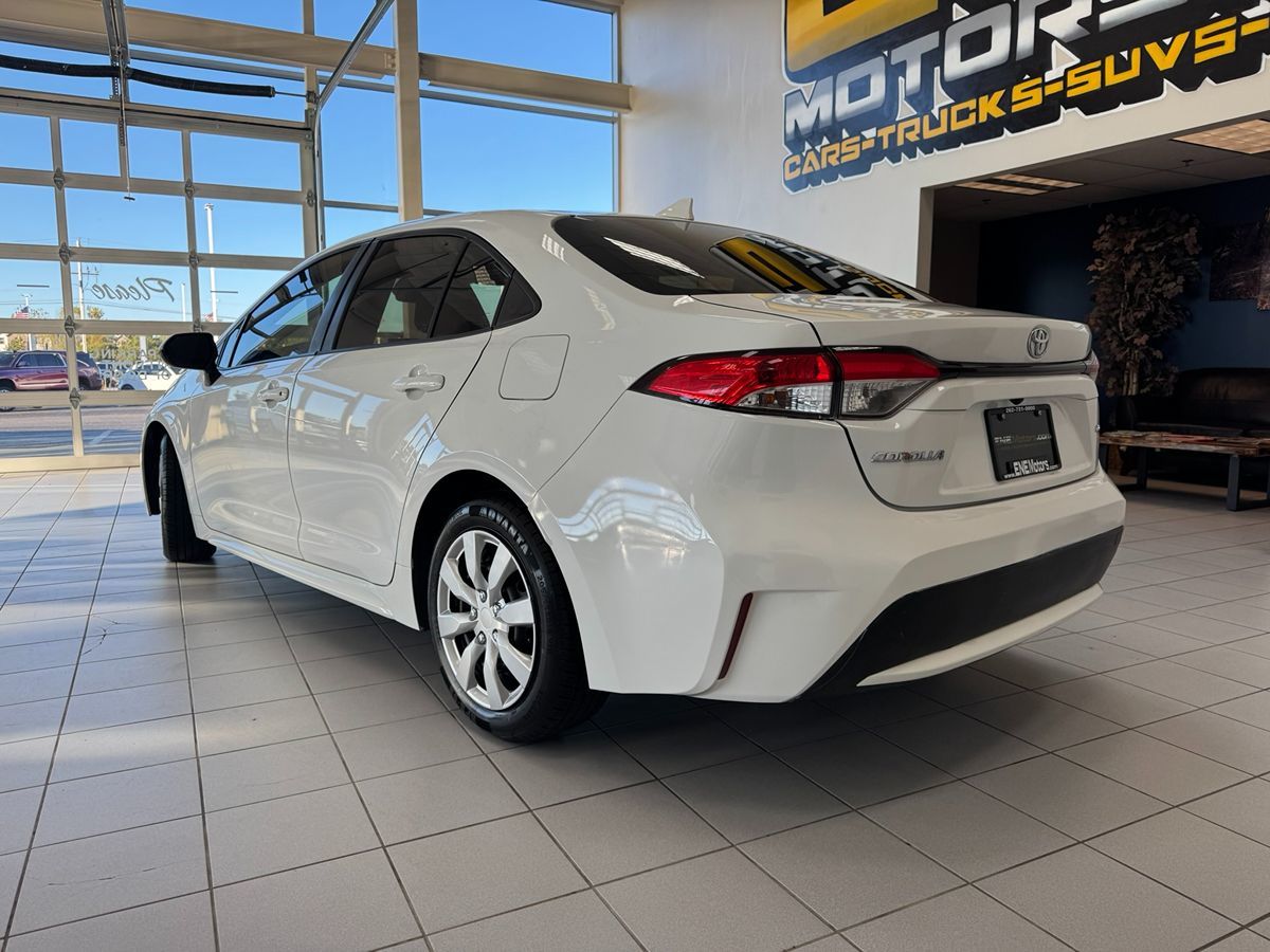 2020 Toyota Corolla LE photo 4