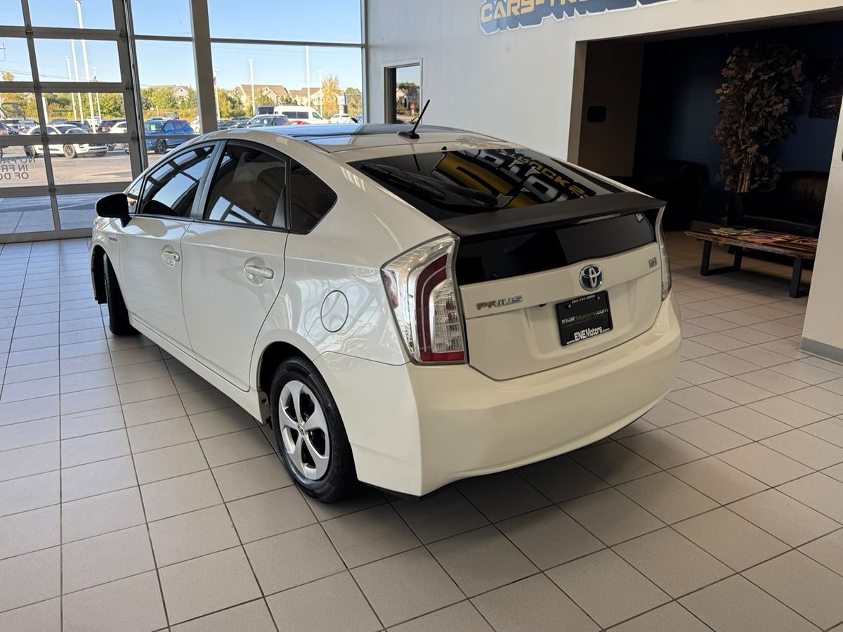 2013 Toyota Prius One photo 3