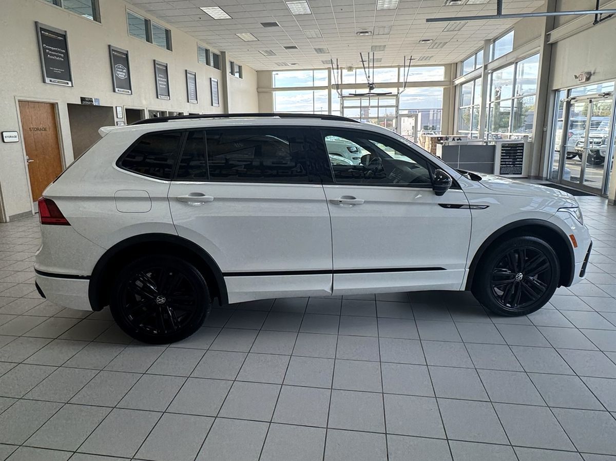 2022 Volkswagen Tiguan SE R-Line Black photo 4