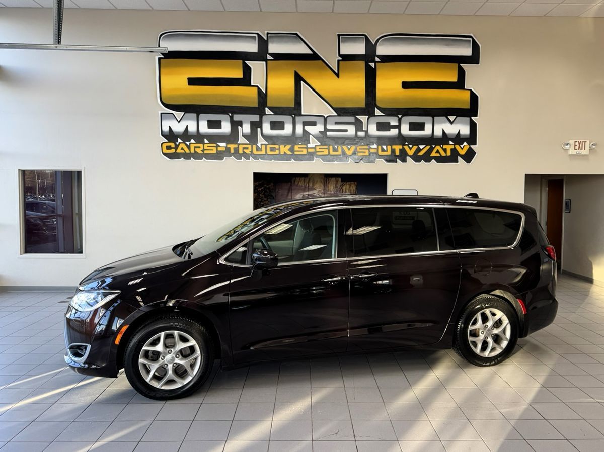 2019 Chrysler Pacifica Touring Plus photo 3