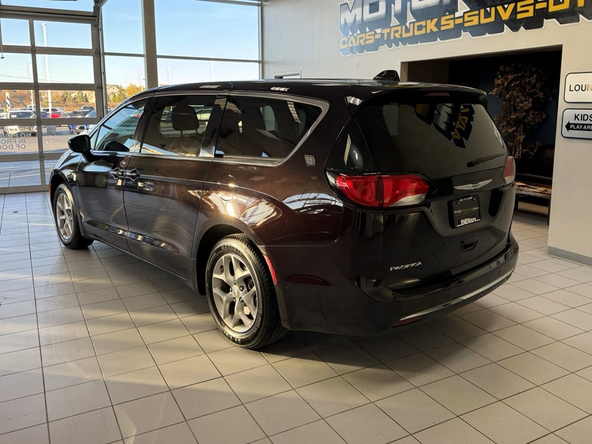 2019 Chrysler Pacifica Touring Plus photo 4