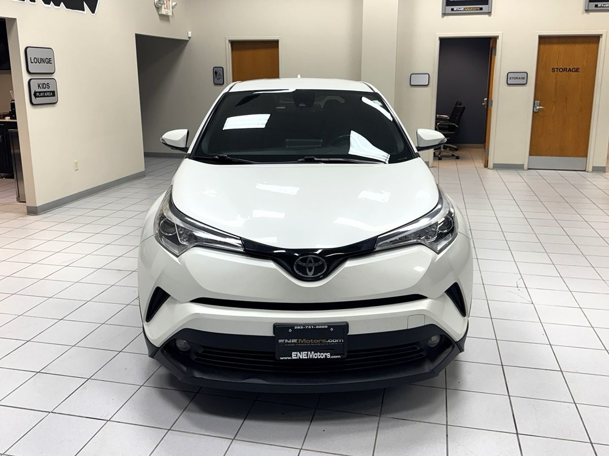 2018 Toyota C-HR XLE Premium photo 3