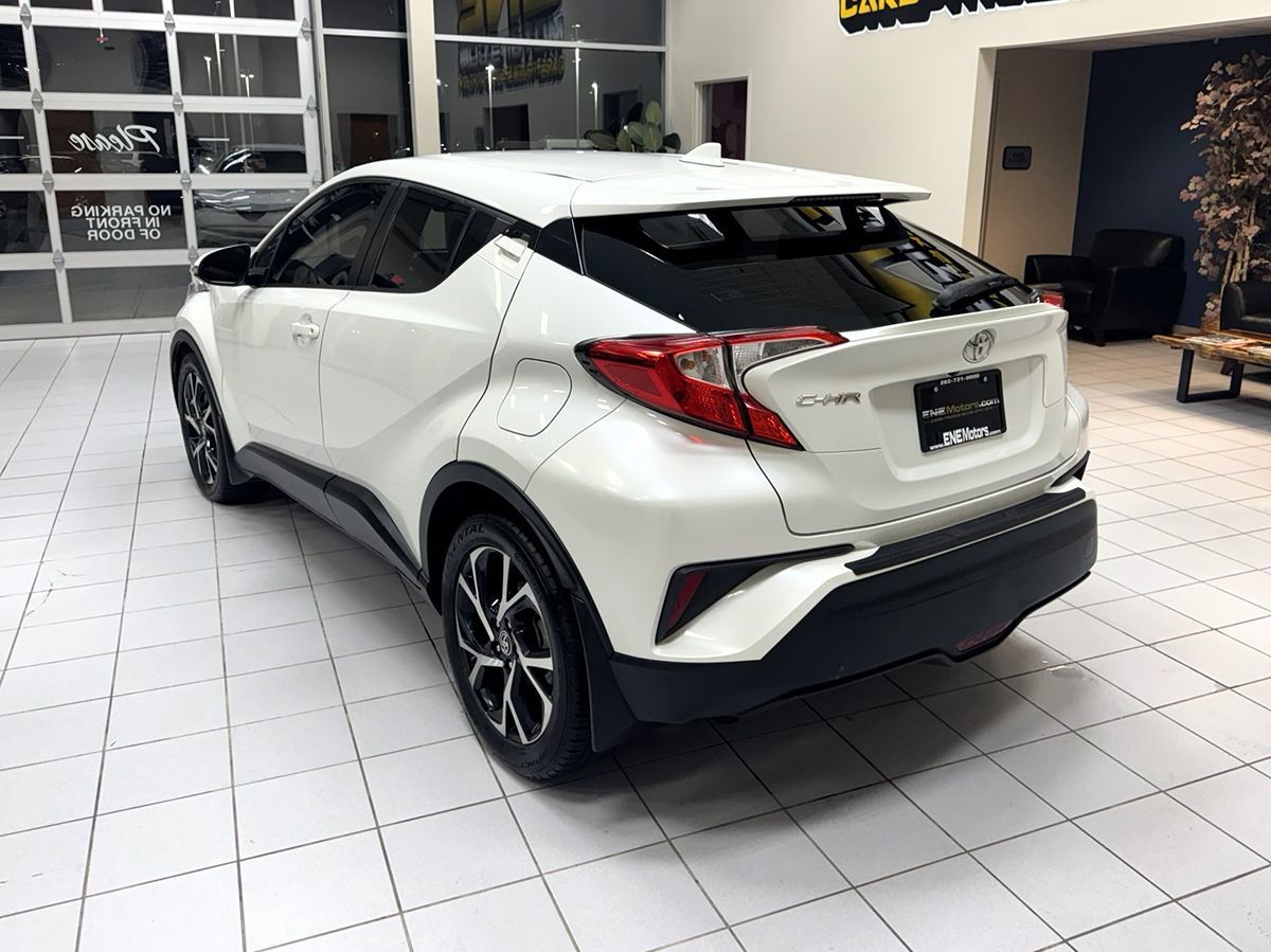 2018 Toyota C-HR XLE Premium photo 2