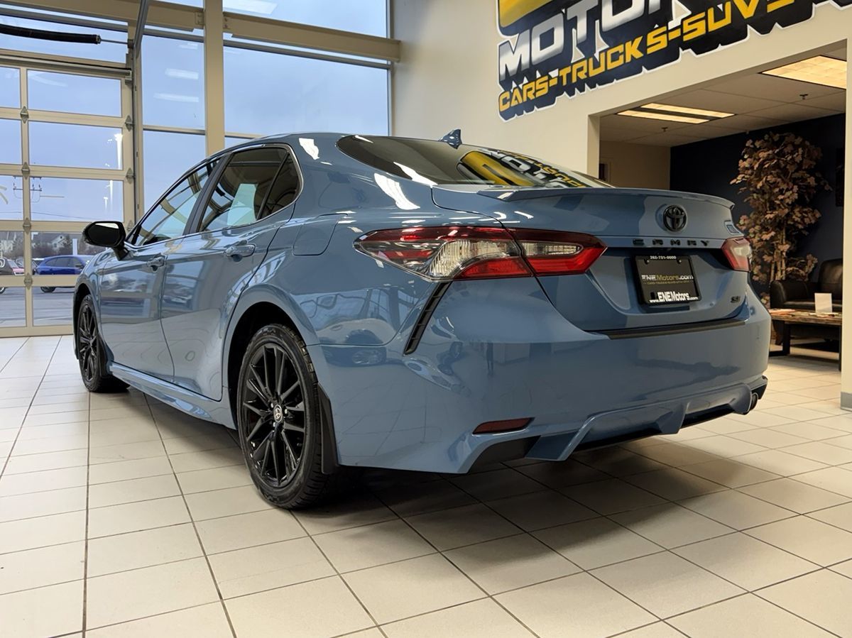 2023 Toyota Camry SE photo 3