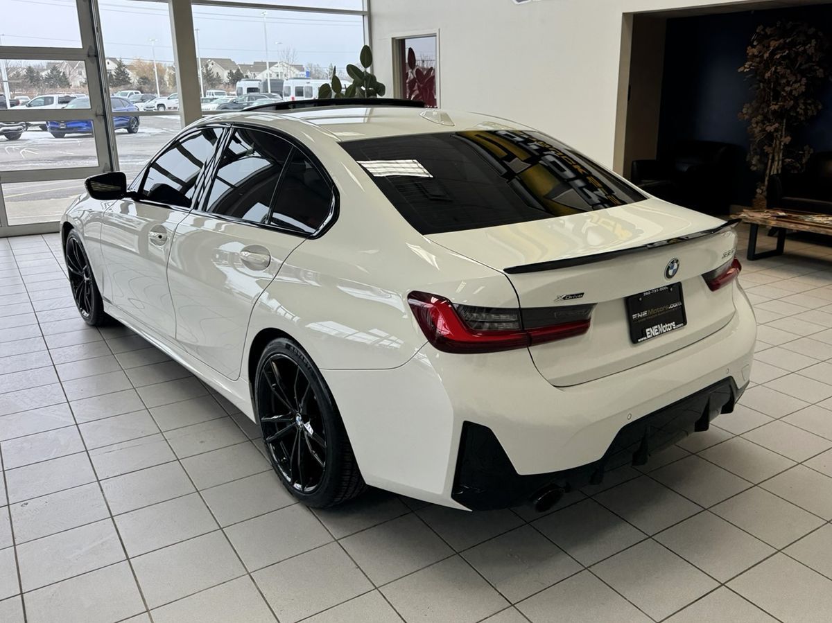 2023 BMW 3 Series 330i - Photo 3