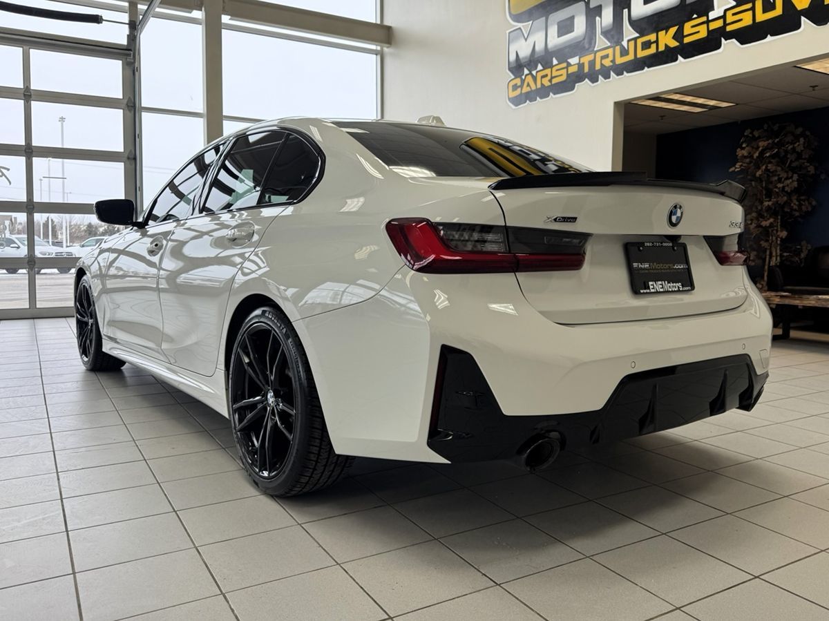 2023 BMW 3 Series 330i - Photo 4