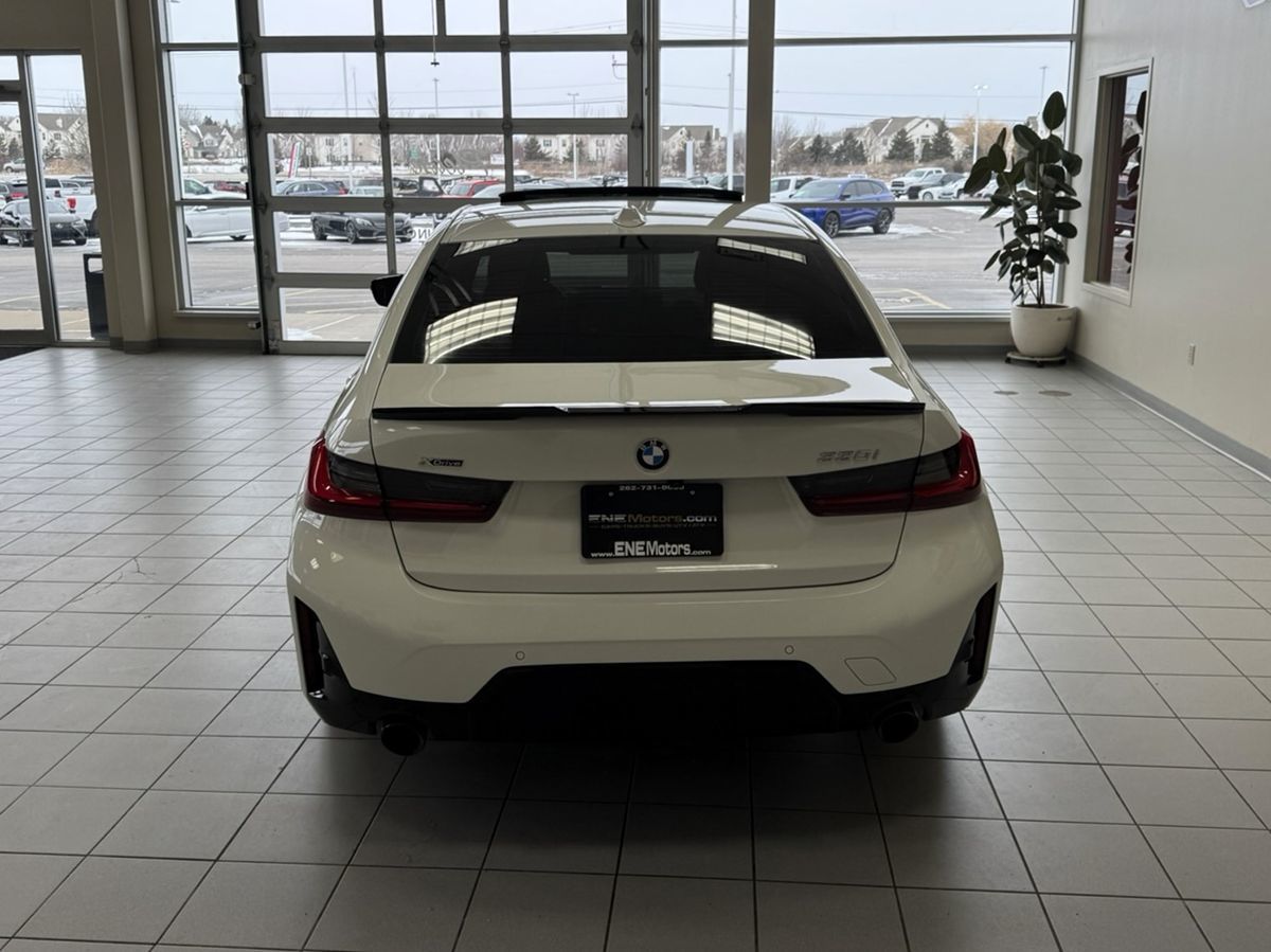 2023 BMW 3 Series 330i - Photo 7
