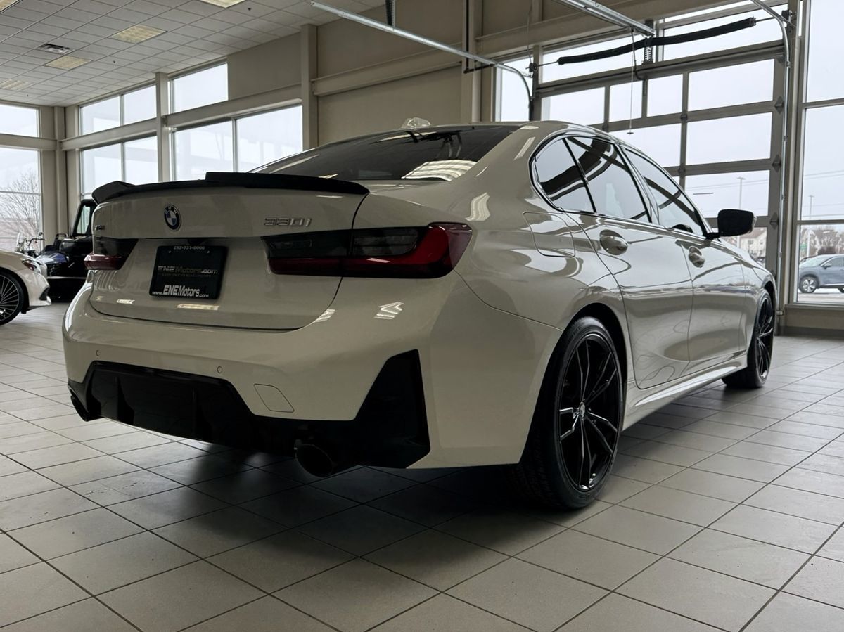 2023 BMW 3 Series 330i - Photo 12