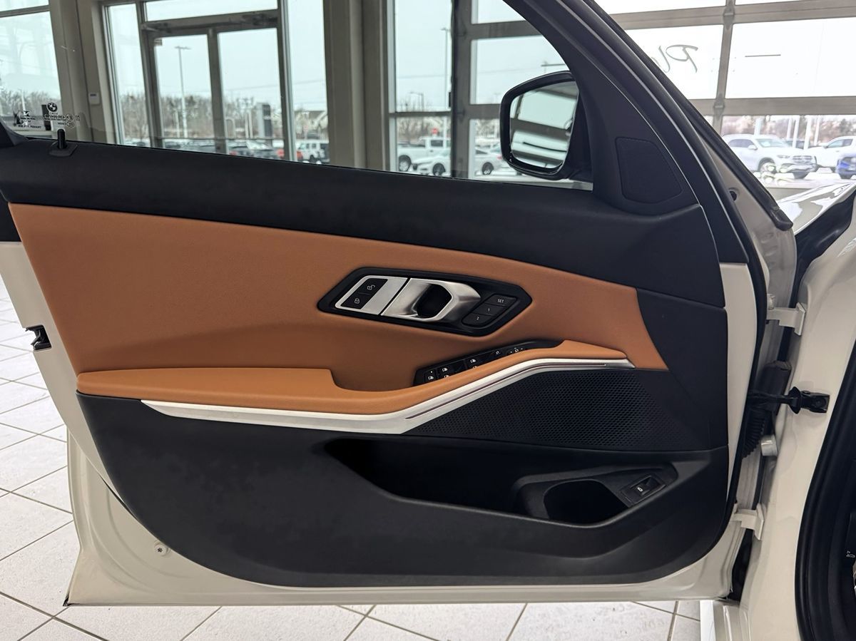2023 BMW 3 Series 330i - Photo 13