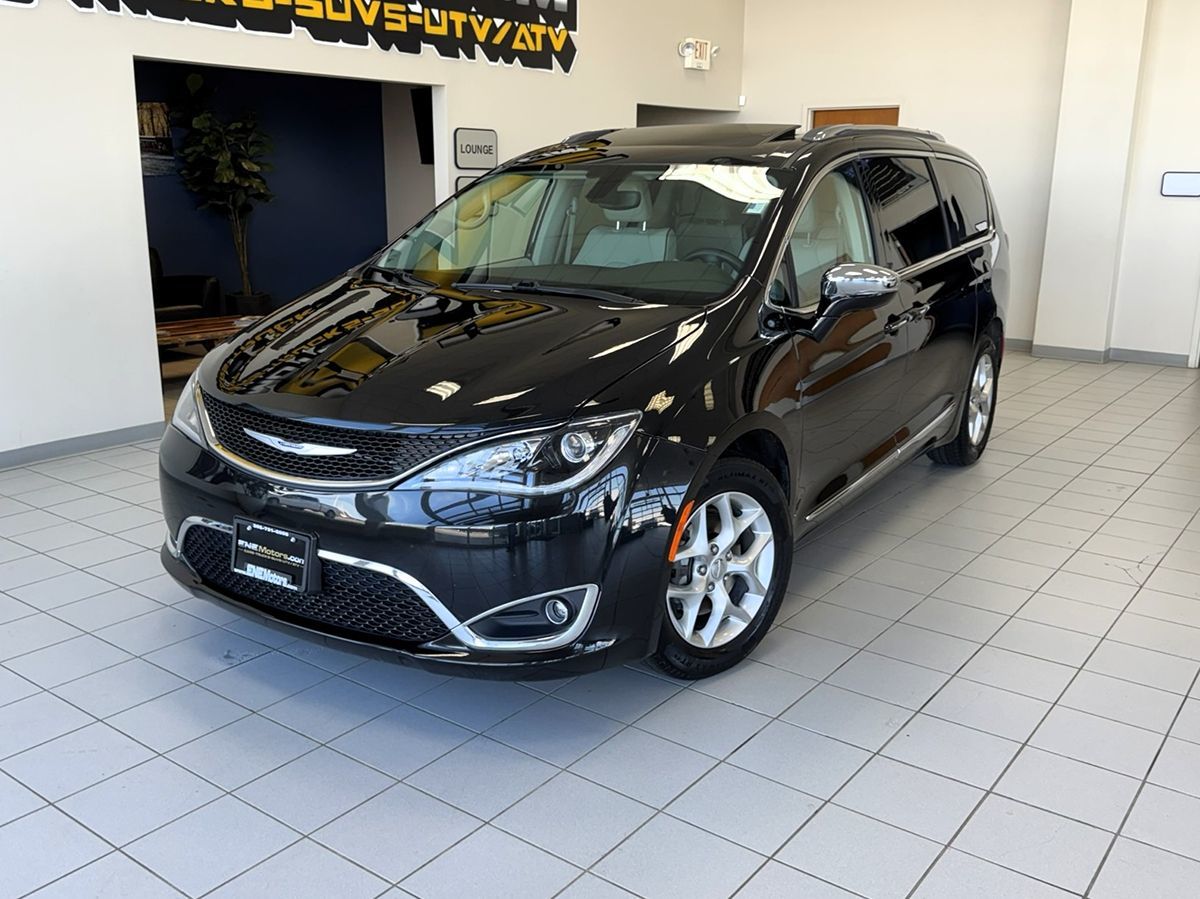 2019 Chrysler Pacifica Limited's photo