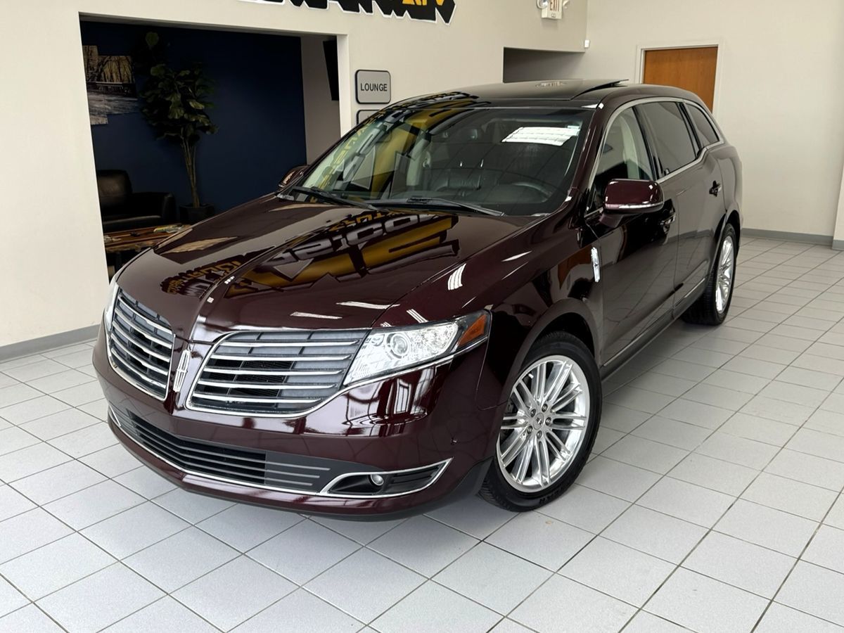 2019 Lincoln MKT 3.5 AWD's photo