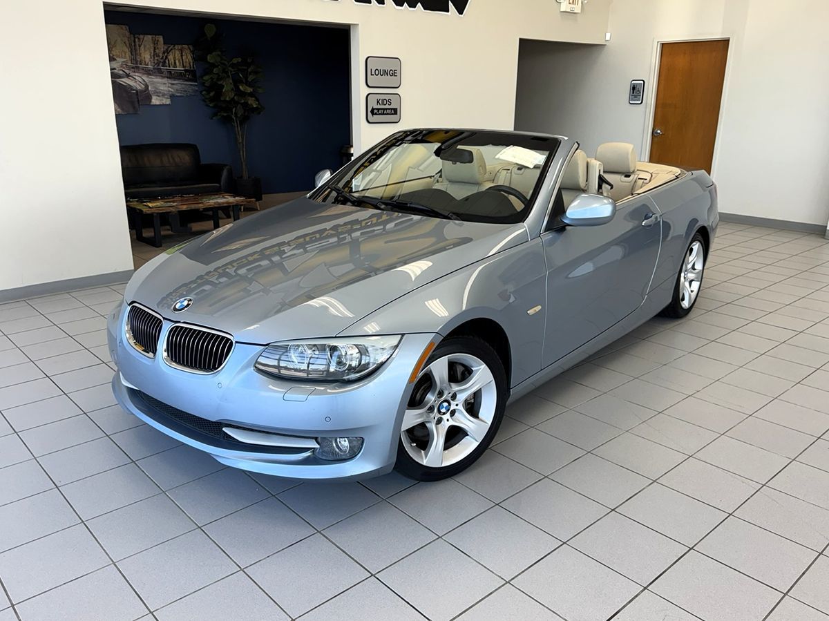 2012 BMW 3 Series 335i Convertible's photo