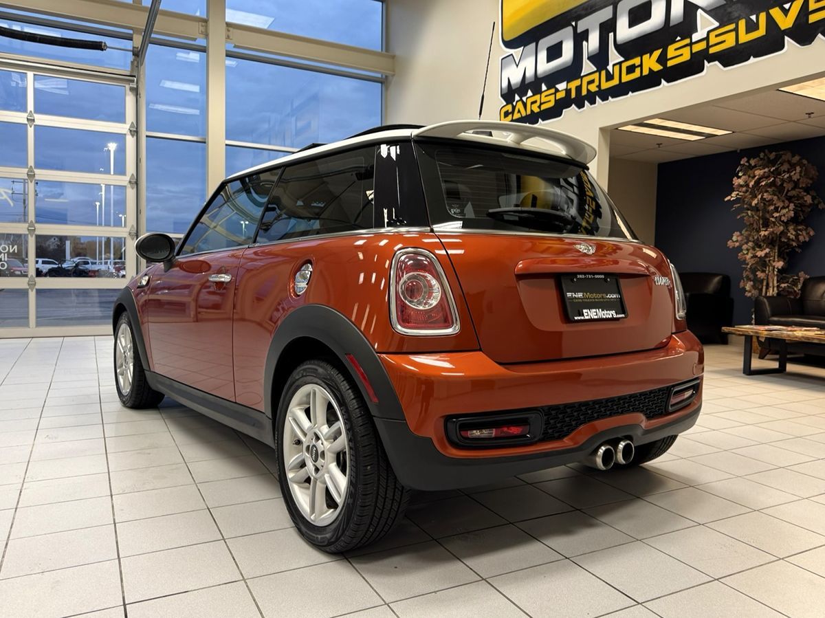 2011 Mini Cooper Hardtop S photo 4