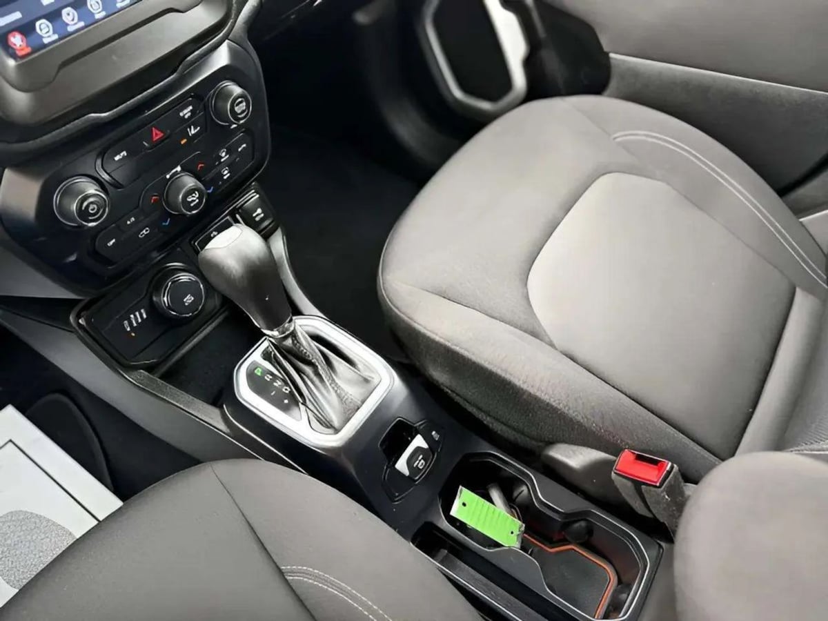 2021 Jeep Renegade Jeepster - Photo 13