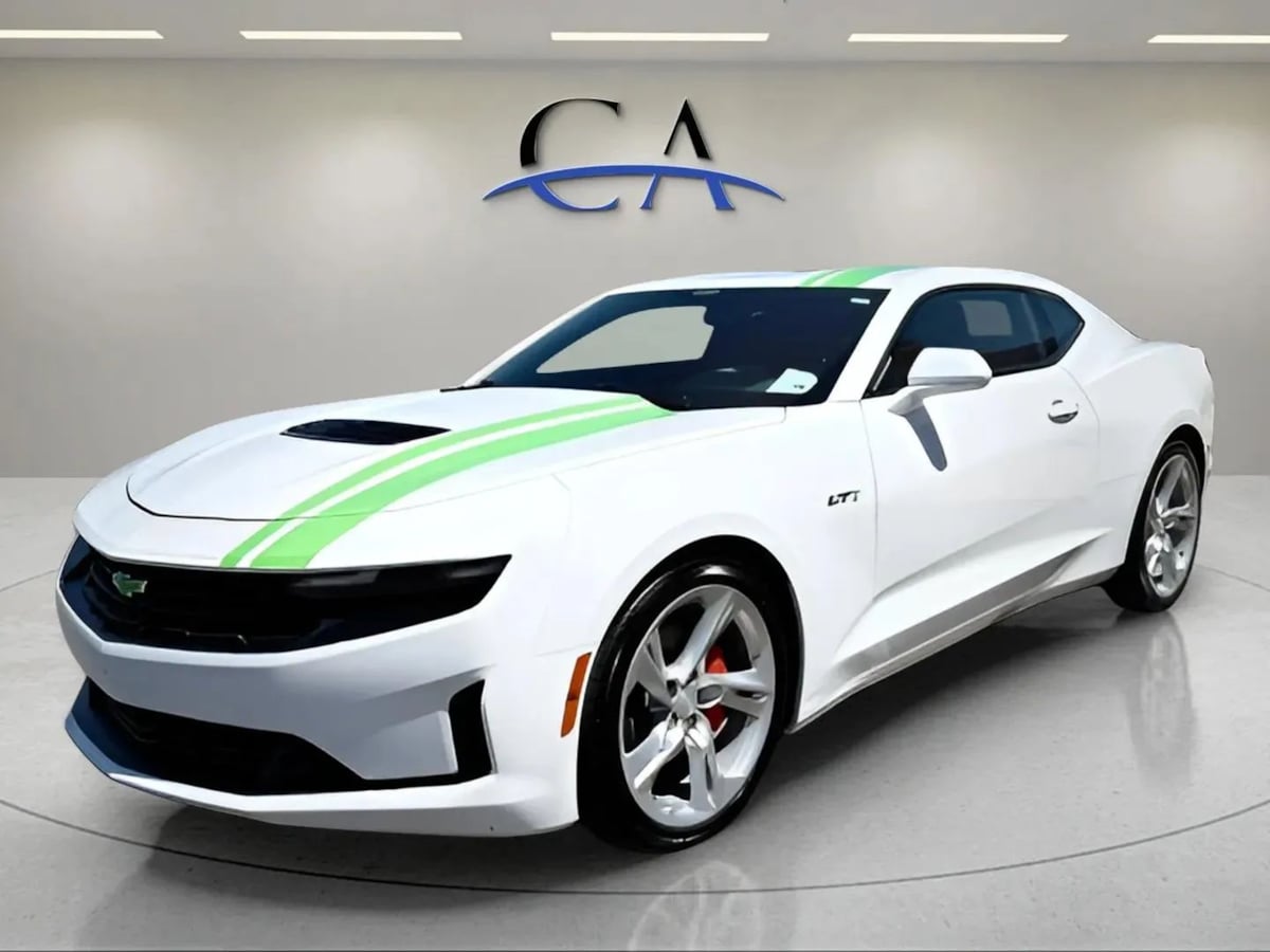 2021 Chevrolet Camaro LT1 - Photo 3