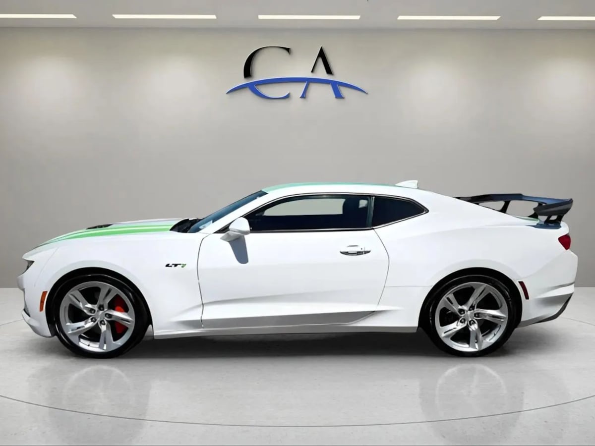 2021 Chevrolet Camaro LT1 - Photo 4