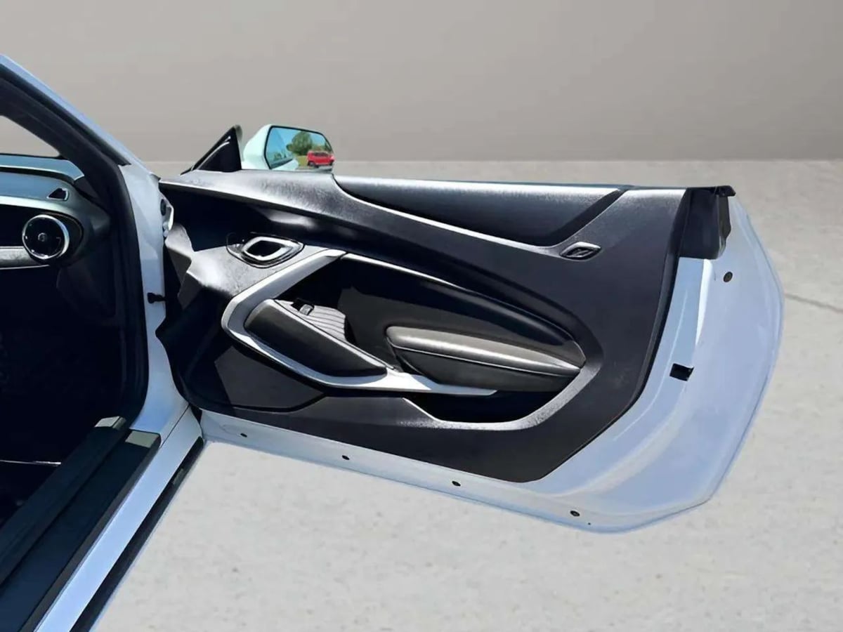 2021 Chevrolet Camaro LT1 - Photo 18
