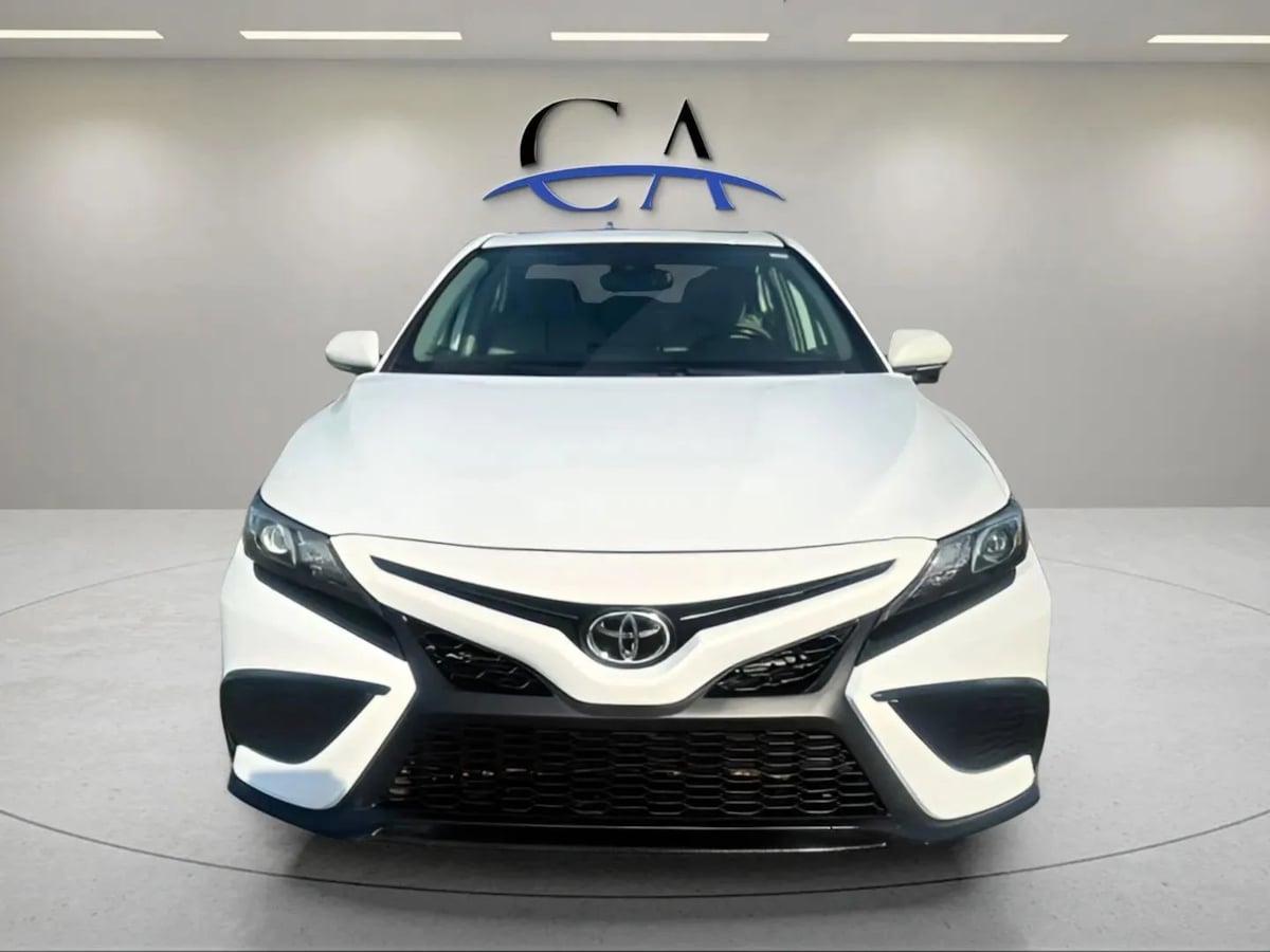 2022 Toyota Camry SE - Photo 2