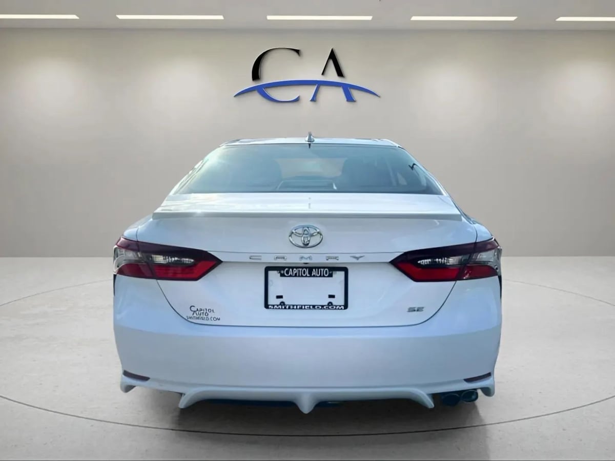 2022 Toyota Camry SE - Photo 6