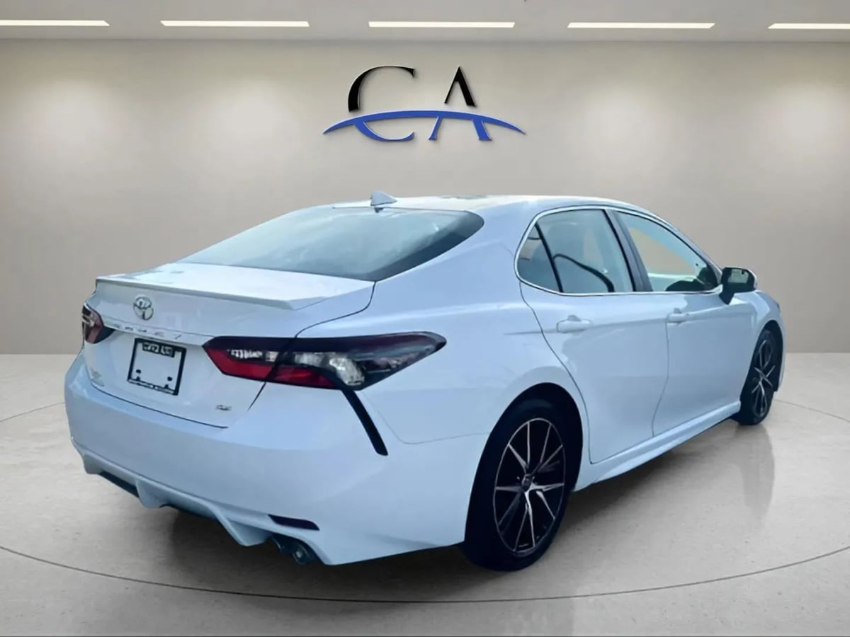 2022 Toyota Camry SE - Photo 7