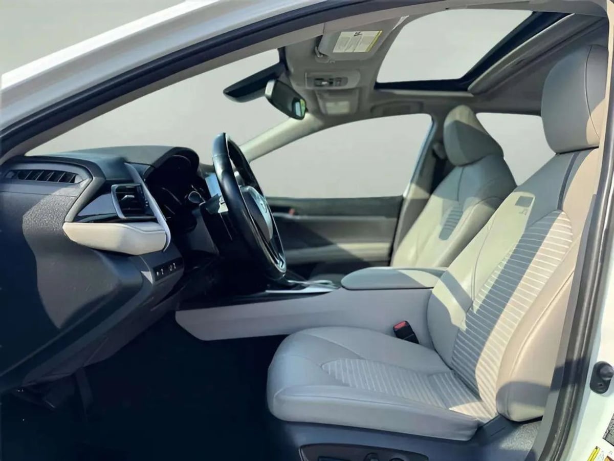 2022 Toyota Camry SE - Photo 10