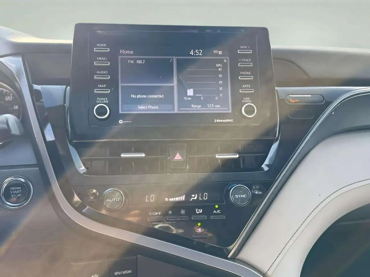 2022 Toyota Camry SE - Photo 12